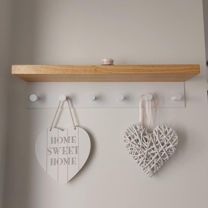 Cheerful, Cosy, One Bedroom Home With Patio And Parking Newbury  Bagian luar foto